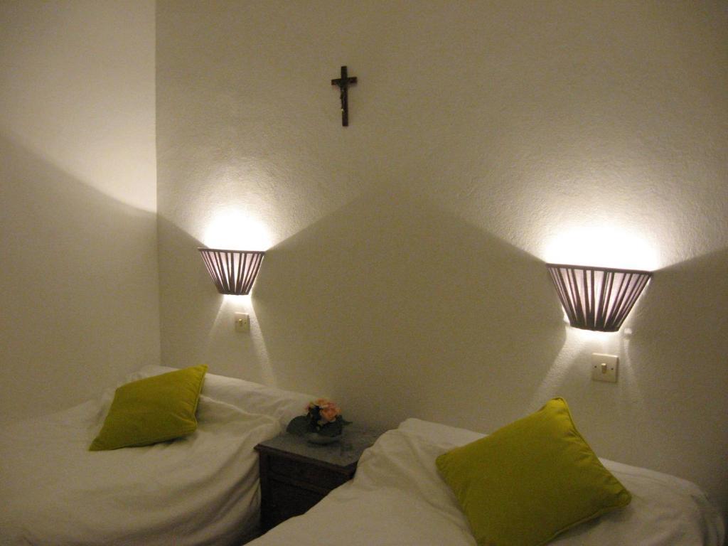 Hotel Notre Dame De Fourviere Lourdes Room photo