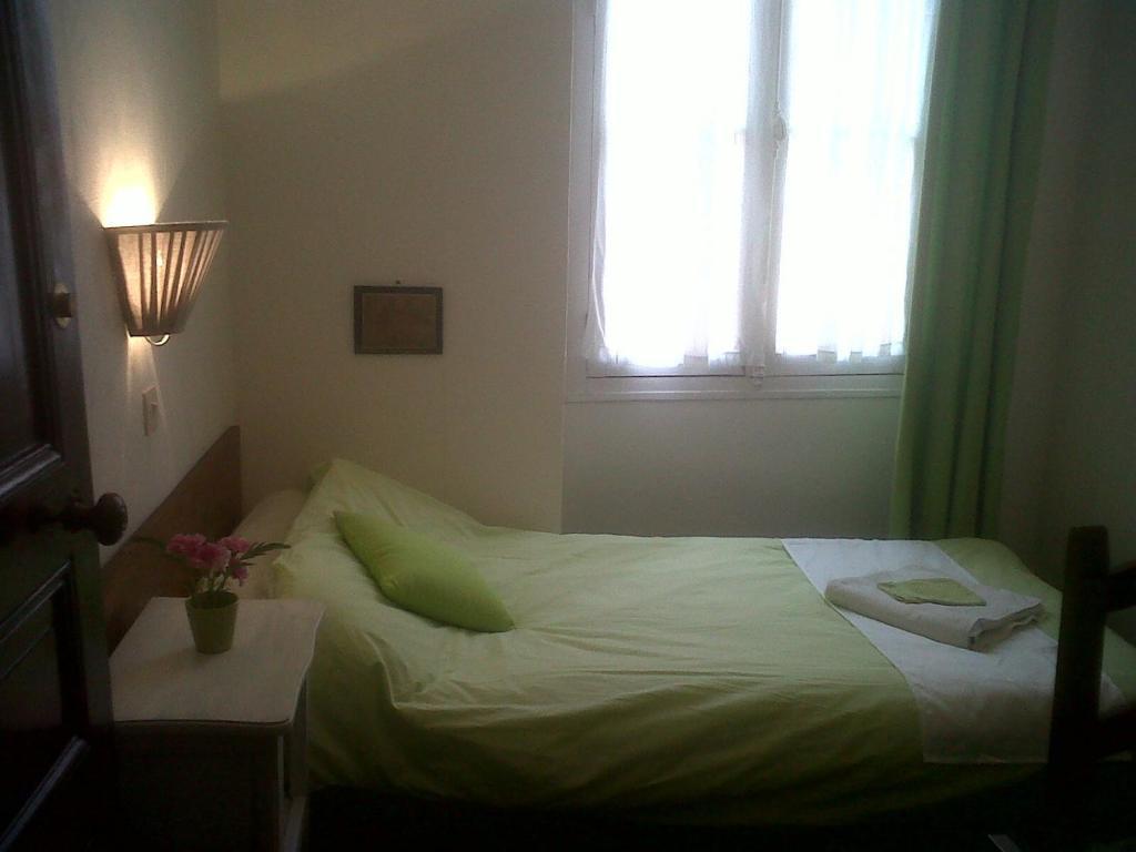 Hotel Notre Dame De Fourviere Lourdes Room photo